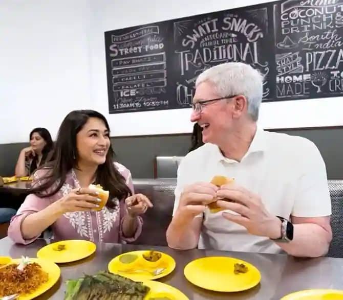 Apple CEO Tim Cook Eating Vada Pav At Mumbai With Famous Actress Madhuri Dixit